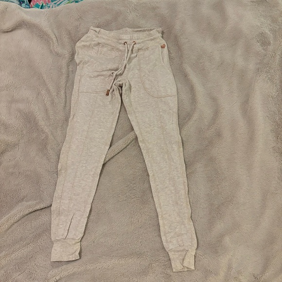 Betsey Johnson Fleece Back Skinny Sweatpants in Oatmeal Heather - Picture 2 of 4